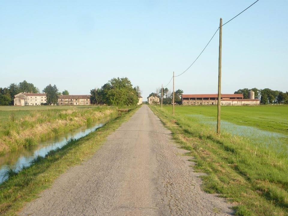 Agriturismo Cascina Graziosa Cameriano Bagian luar foto